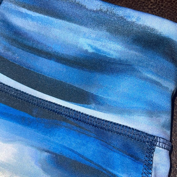 Gap/Old Navy Girls Active Go-Dry Leggings Size Large (10-12) Blue Ombré Stripes - Picture 3 of 7